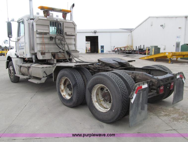 image for item E4650 2007 Freightliner Columbia CL120ST semi truck