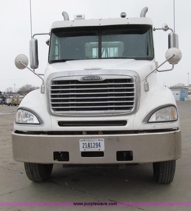 image for item E4650 2007 Freightliner Columbia CL120ST semi truck