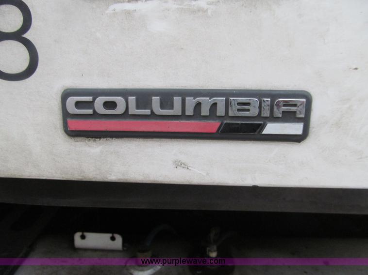 image for item E4650 2007 Freightliner Columbia CL120ST semi truck
