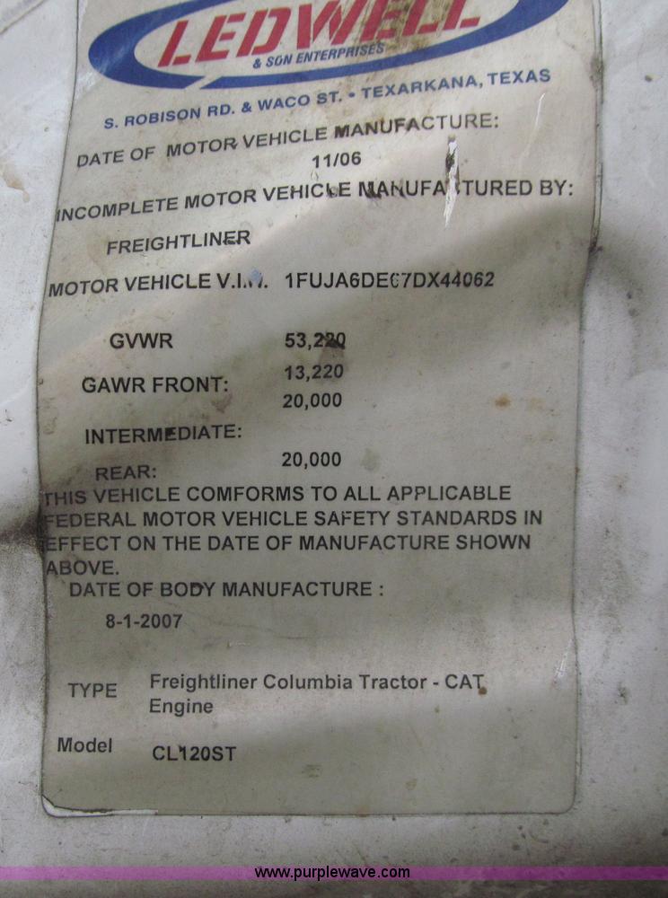 image for item E4650 2007 Freightliner Columbia CL120ST semi truck