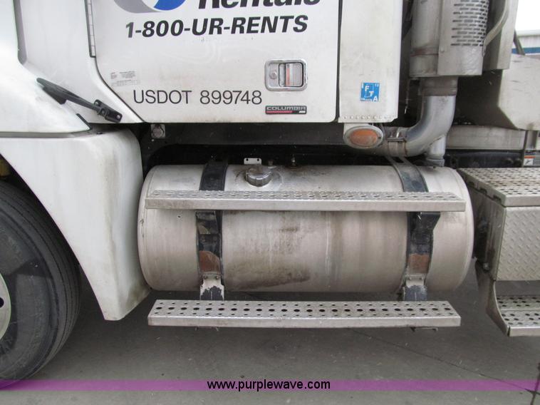 image for item E4650 2007 Freightliner Columbia CL120ST semi truck