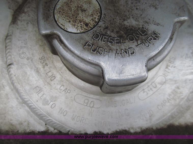 image for item E4650 2007 Freightliner Columbia CL120ST semi truck