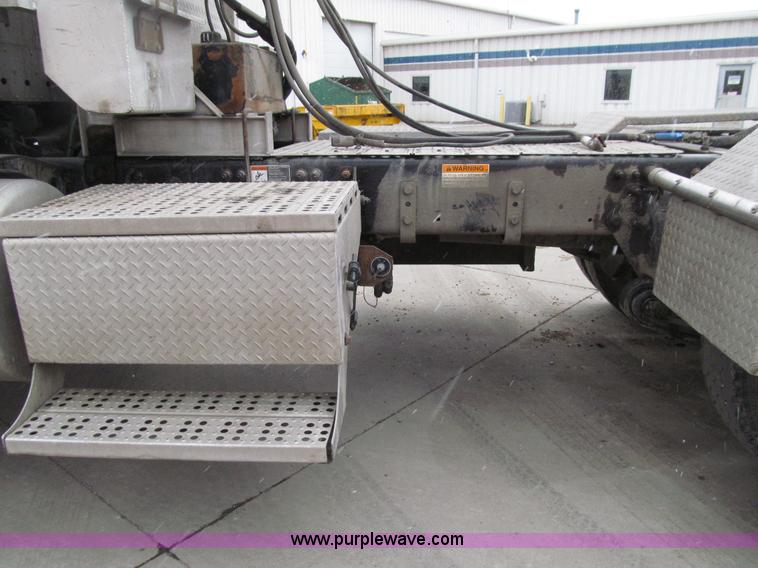 image for item E4650 2007 Freightliner Columbia CL120ST semi truck