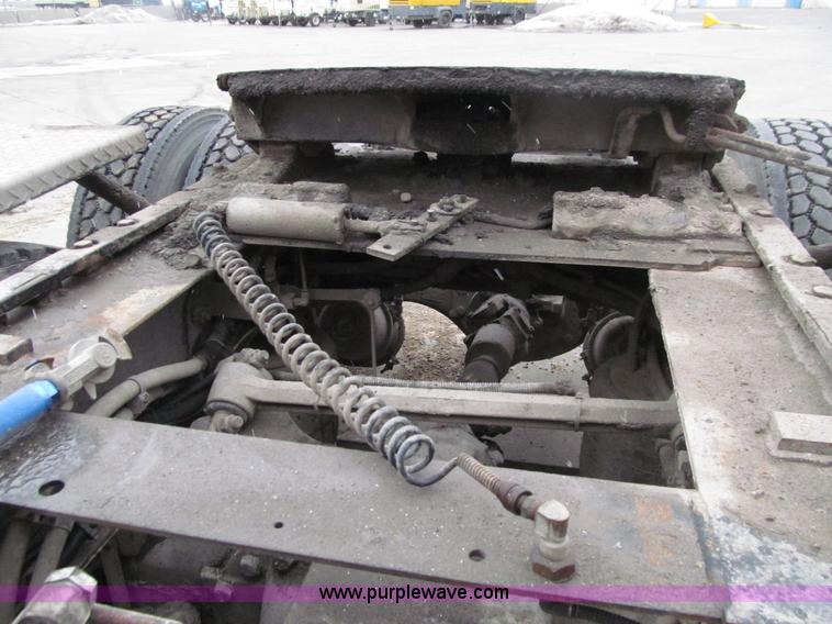 image for item E4650 2007 Freightliner Columbia CL120ST semi truck