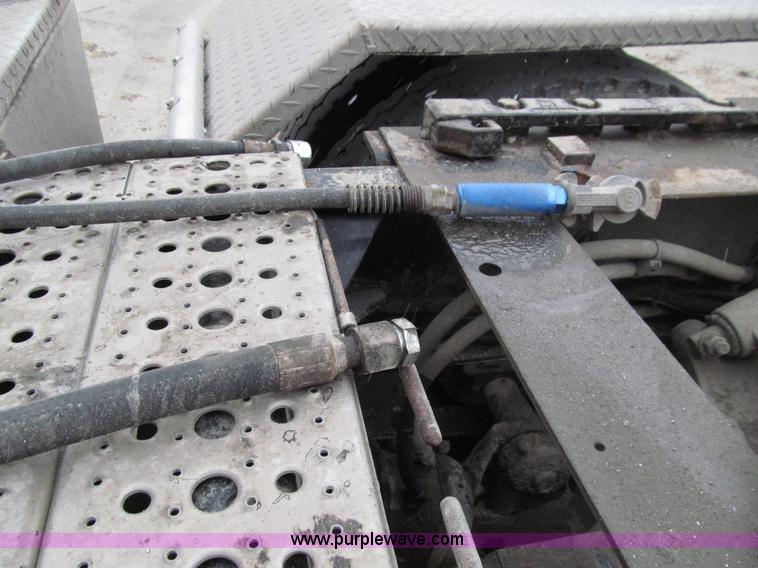 image for item E4650 2007 Freightliner Columbia CL120ST semi truck