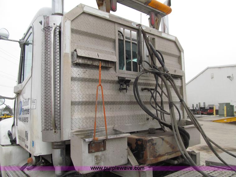 image for item E4650 2007 Freightliner Columbia CL120ST semi truck