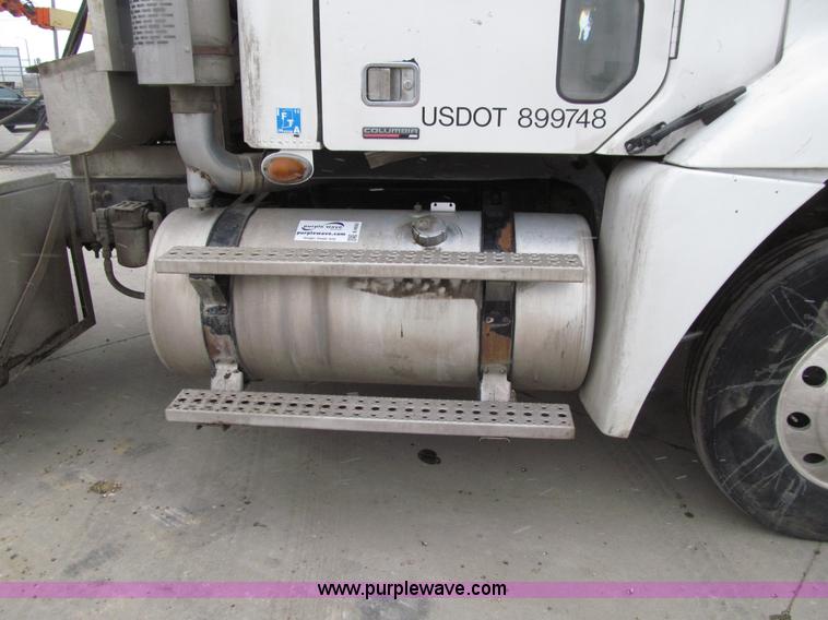 image for item E4650 2007 Freightliner Columbia CL120ST semi truck