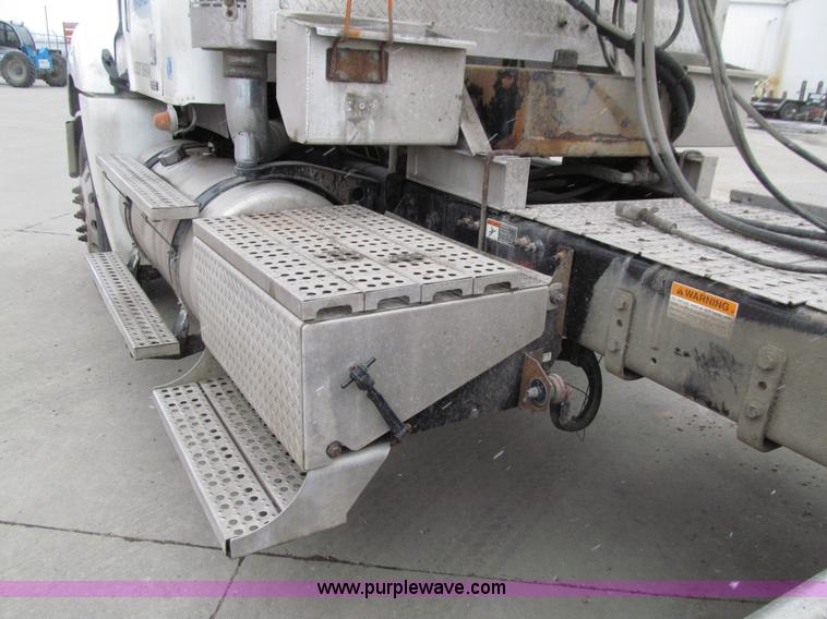 image for item E4650 2007 Freightliner Columbia CL120ST semi truck