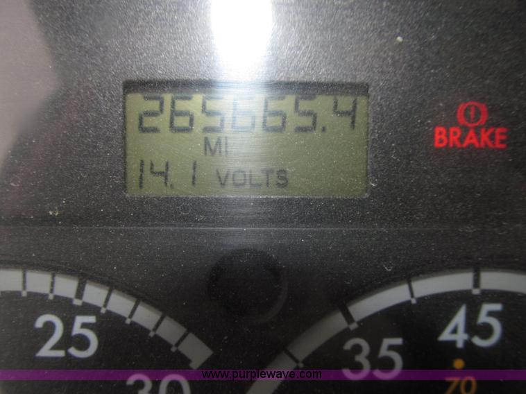 image for item E4650 2007 Freightliner Columbia CL120ST semi truck