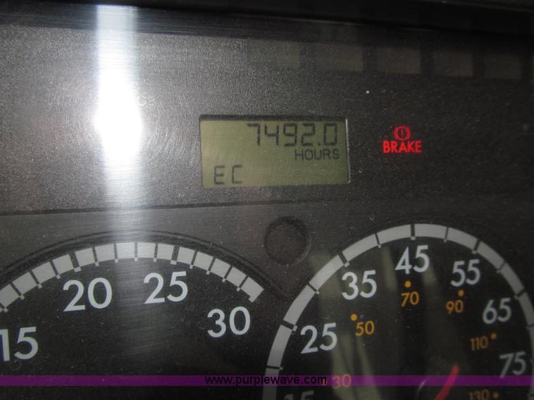 image for item E4650 2007 Freightliner Columbia CL120ST semi truck