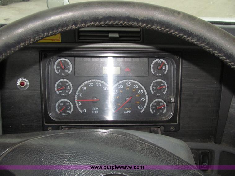 image for item E4650 2007 Freightliner Columbia CL120ST semi truck