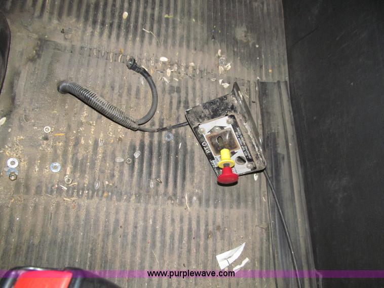 image for item E4650 2007 Freightliner Columbia CL120ST semi truck