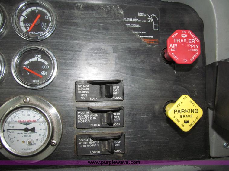 image for item E4650 2007 Freightliner Columbia CL120ST semi truck