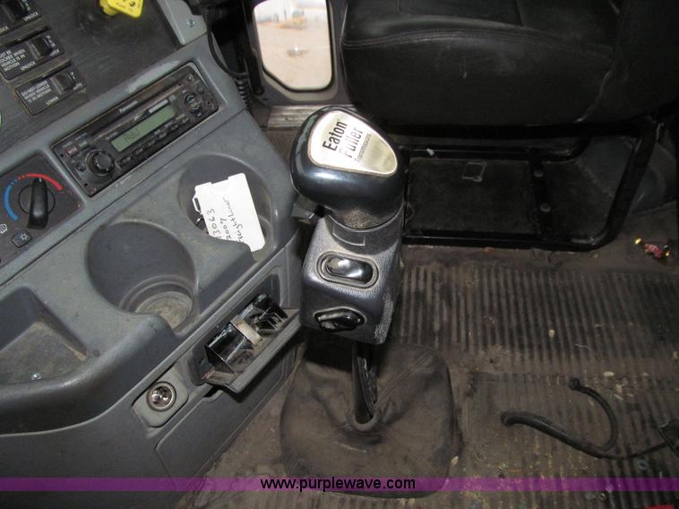 image for item E4650 2007 Freightliner Columbia CL120ST semi truck