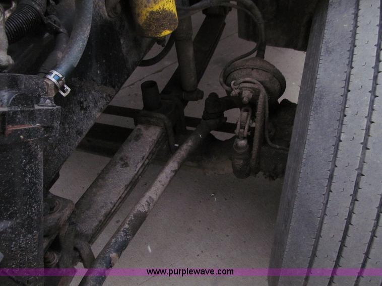 image for item E4650 2007 Freightliner Columbia CL120ST semi truck