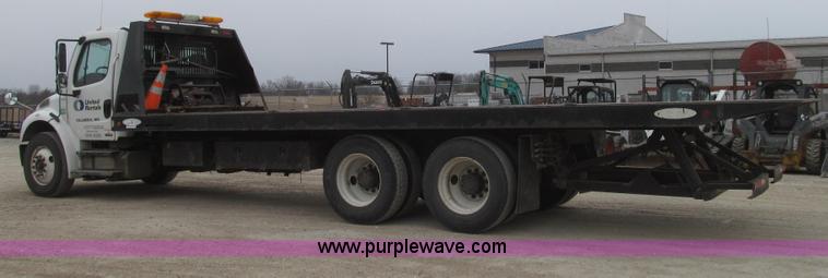 image for item G2253 2006 Freightliner Business Class M2 rollback truck