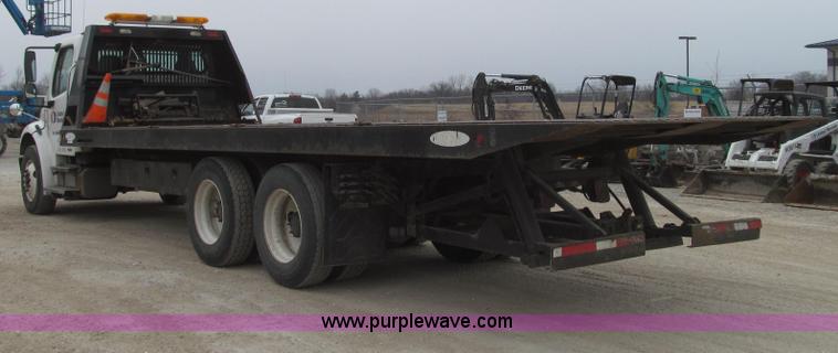 image for item G2253 2006 Freightliner Business Class M2 rollback truck