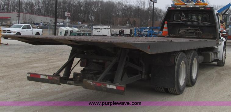 image for item G2253 2006 Freightliner Business Class M2 rollback truck