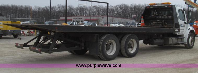 image for item G2253 2006 Freightliner Business Class M2 rollback truck