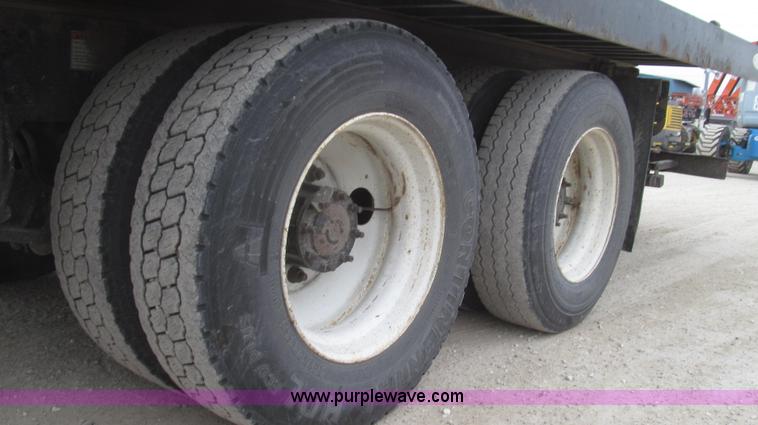 image for item G2253 2006 Freightliner Business Class M2 rollback truck