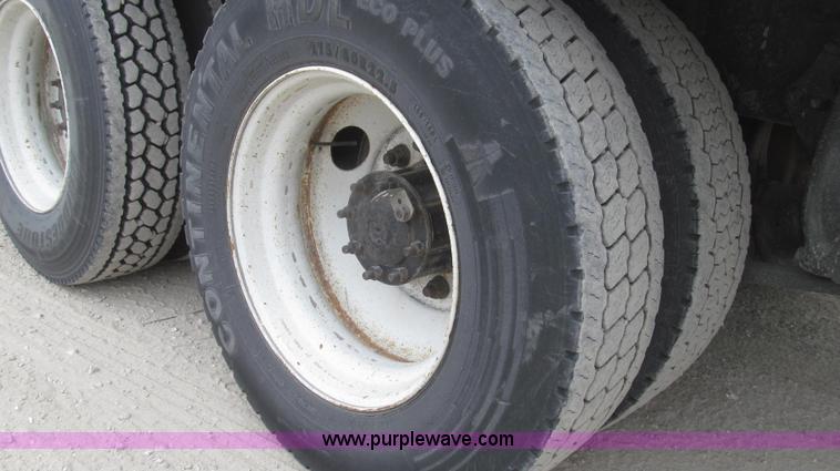 image for item G2253 2006 Freightliner Business Class M2 rollback truck