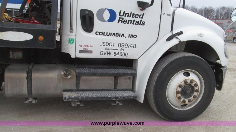 image for item G2253 2006 Freightliner Business Class M2 rollback truck