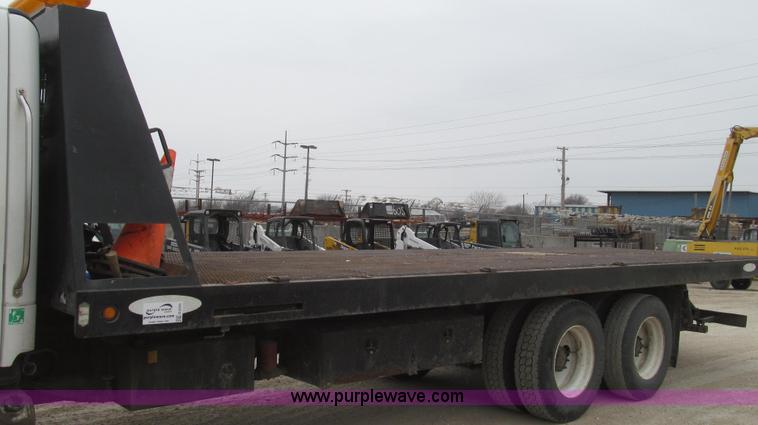 image for item G2253 2006 Freightliner Business Class M2 rollback truck