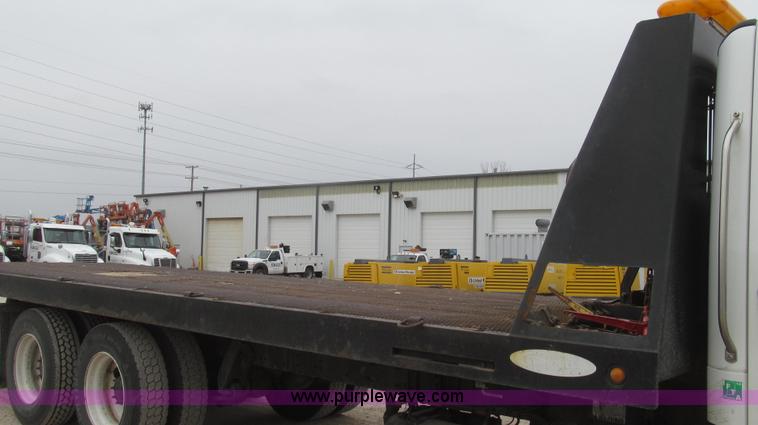 image for item G2253 2006 Freightliner Business Class M2 rollback truck