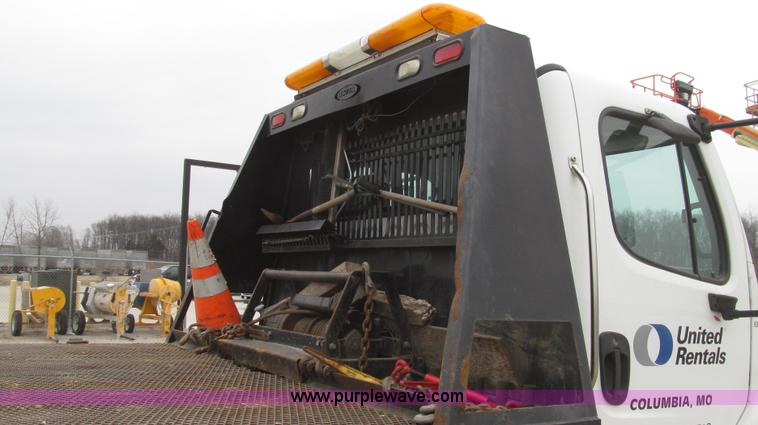 image for item G2253 2006 Freightliner Business Class M2 rollback truck