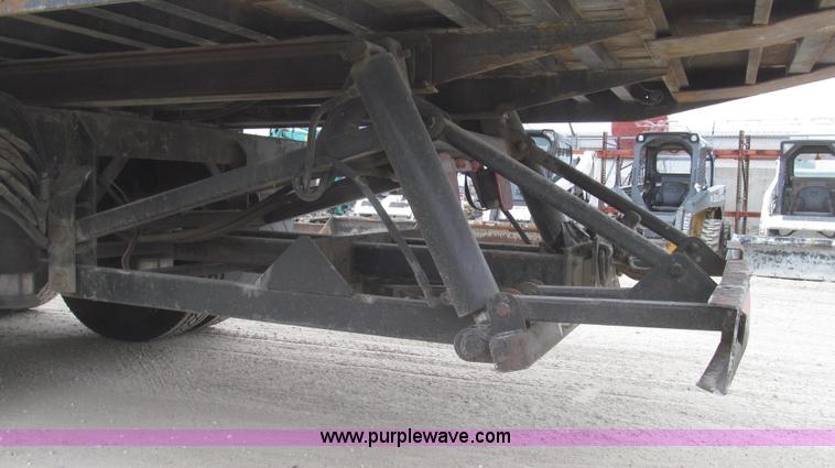 image for item G2253 2006 Freightliner Business Class M2 rollback truck