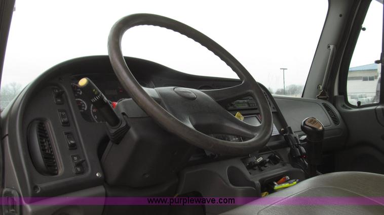 image for item G2253 2006 Freightliner Business Class M2 rollback truck