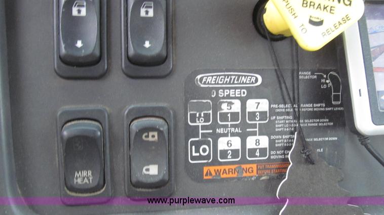 image for item G2253 2006 Freightliner Business Class M2 rollback truck