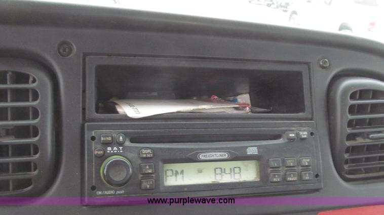 image for item G2253 2006 Freightliner Business Class M2 rollback truck