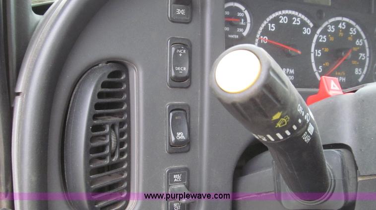 image for item G2253 2006 Freightliner Business Class M2 rollback truck