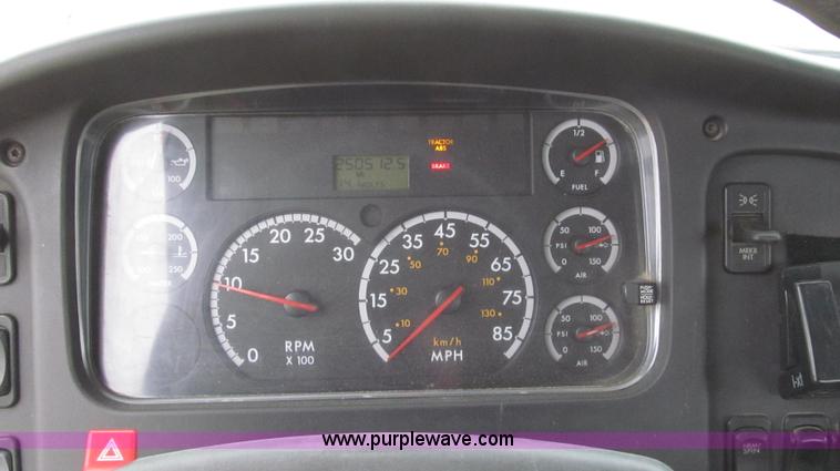 image for item G2253 2006 Freightliner Business Class M2 rollback truck