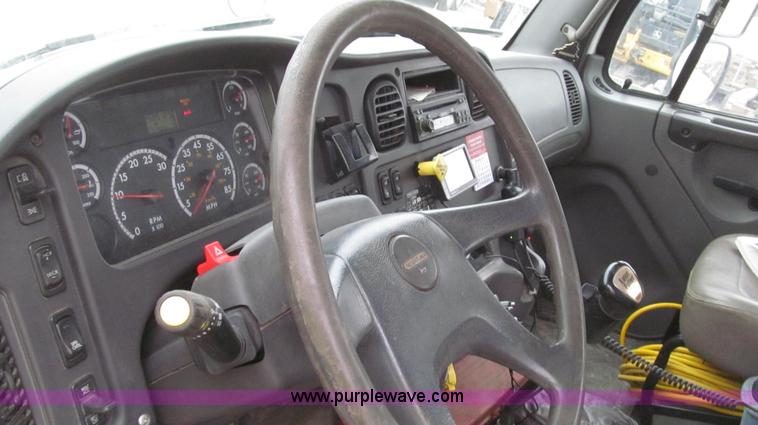 image for item G2253 2006 Freightliner Business Class M2 rollback truck