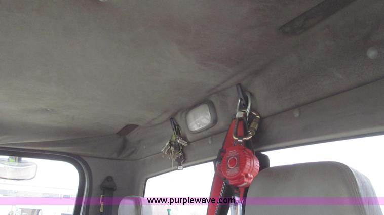 image for item G2253 2006 Freightliner Business Class M2 rollback truck