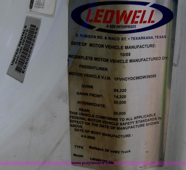 image for item G2253 2006 Freightliner Business Class M2 rollback truck