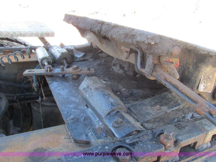 image for item G8916 2007 Freightliner Columbia 120 semi truck