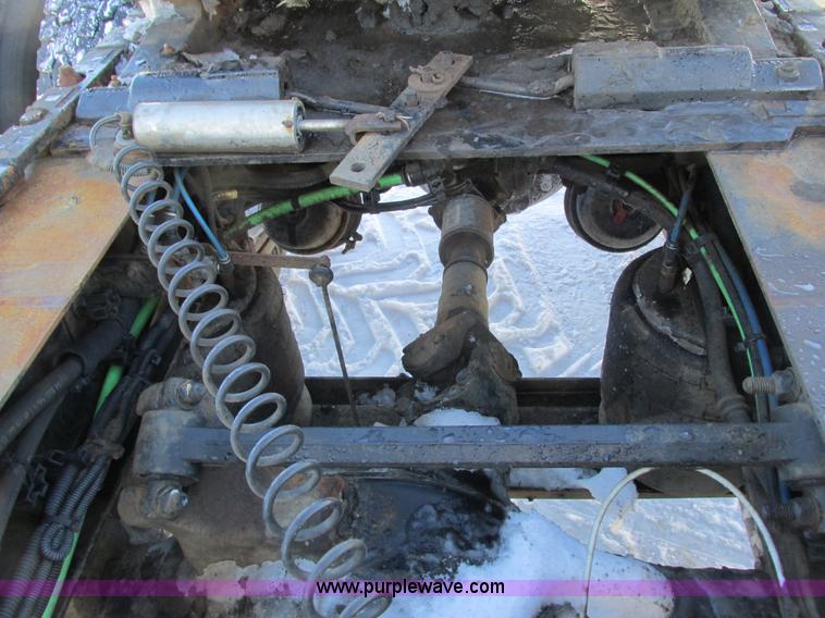 image for item G8916 2007 Freightliner Columbia 120 semi truck