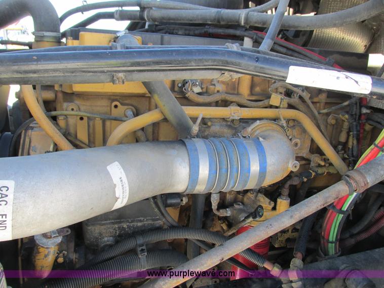 image for item G8916 2007 Freightliner Columbia 120 semi truck