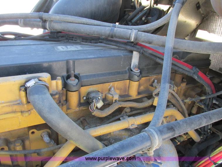 image for item G8916 2007 Freightliner Columbia 120 semi truck