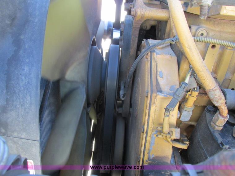 image for item G8916 2007 Freightliner Columbia 120 semi truck