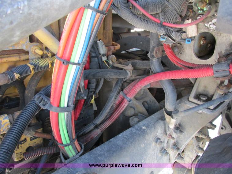 image for item G8916 2007 Freightliner Columbia 120 semi truck