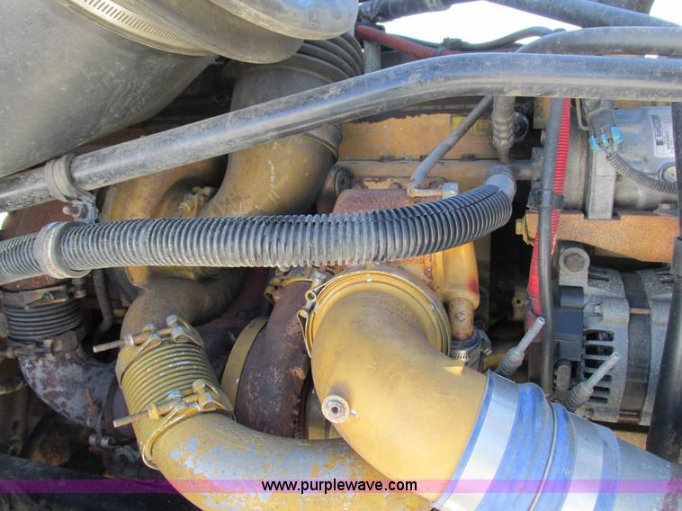 image for item G8916 2007 Freightliner Columbia 120 semi truck