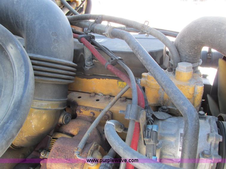 image for item G8916 2007 Freightliner Columbia 120 semi truck