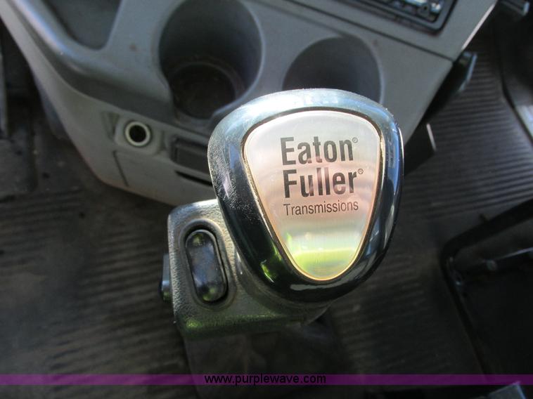 image for item G8916 2007 Freightliner Columbia 120 semi truck