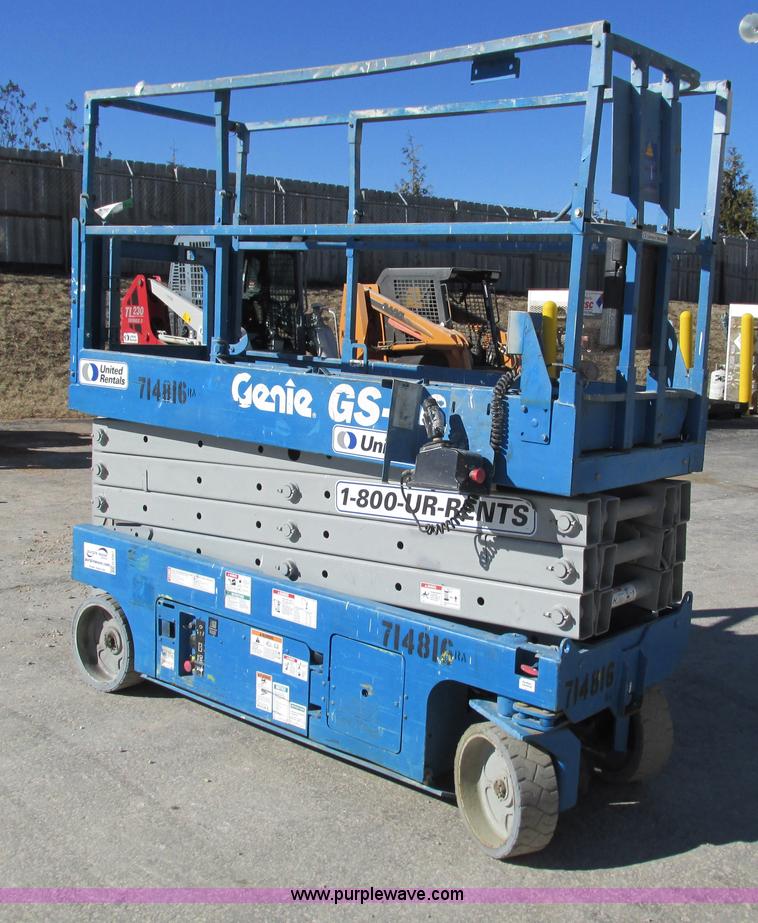image for item G9367 2007 Genie GS-2632 scissor lift
