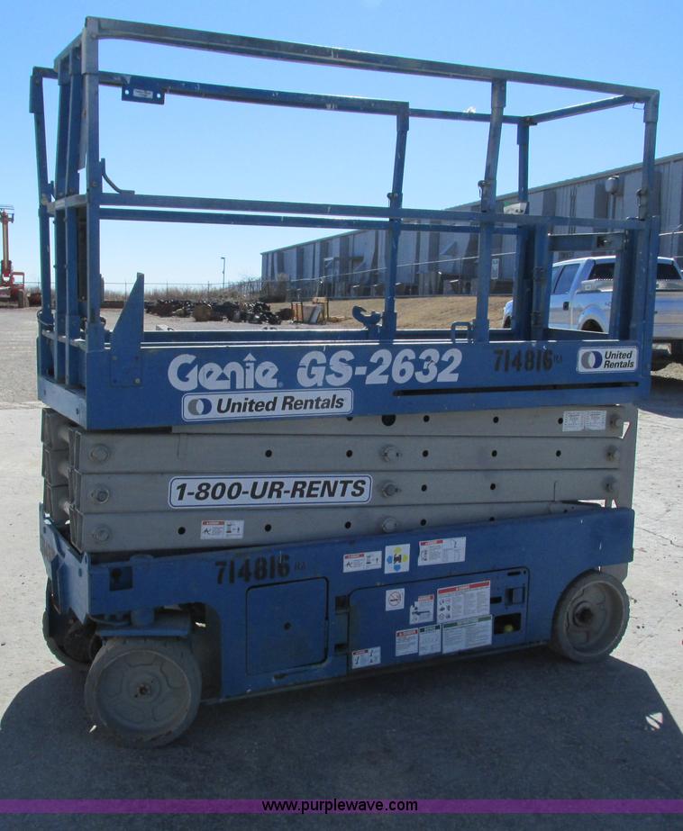 image for item G9367 2007 Genie GS-2632 scissor lift
