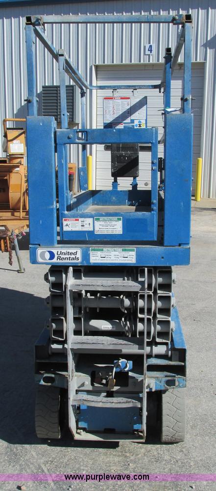 image for item G9367 2007 Genie GS-2632 scissor lift